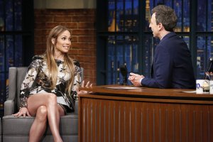 jennifer lopez al tonight show 03.jpg