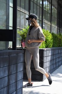 Alessandra-Ambrosio---Seen-in-yoga-leggings-while-out-for-a-Pilates-in-Los-Angeles-03.jpg