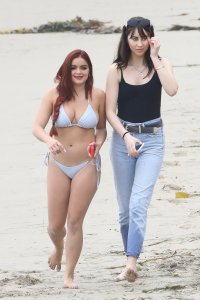 ariel winter in bikini 04.jpg