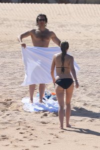 gwyneth paltrow in bikini 13.jpg