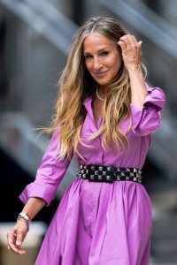 sarah-jessica-parker-on-the-set-of-and-just-like-that...-in-new-york-07-19-2021-8.jpg