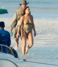 ronda rousey in beach 08.jpg