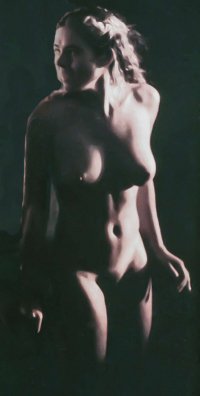 Elizabeth-Hurley-Naked-06.jpg
