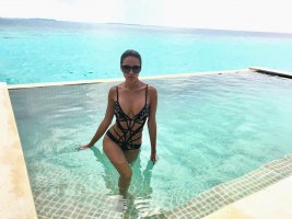 leila ben khalifa in piscina 01.jpg