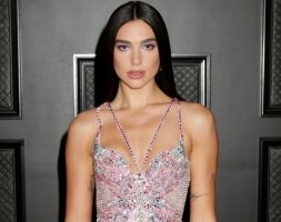3541986-dua-lipa-rouba-a-cena-no-grammy-2021-amp_fixed_height_big-2.jpg