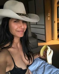 padma lakshmi in bikini 02.jpg