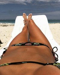 angie harmon in bikini 02.jpg