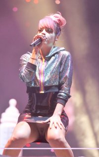 Lily-Allen-Upskirt-2.jpg