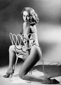 16 Angelique Pettyjohn 4.jpg