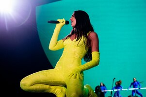 dua-lipa-future-nostalgia-tour-in-los-angeles-03-22-2022-10.jpg