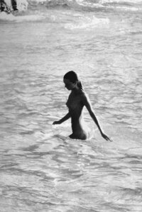 Miranda-Kerr-Naked-05.jpeg