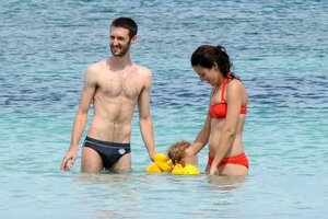 jasmine trinca in bikini 05.jpg