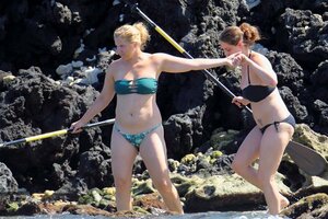 amy schumer in bikini 04.jpg