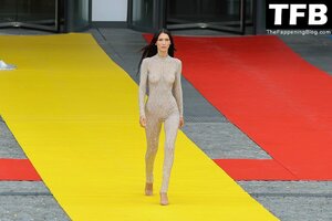 Bella-Hadid-See-Through-Nudity-The-Fappening-Blog-11-1536x1026.jpeg