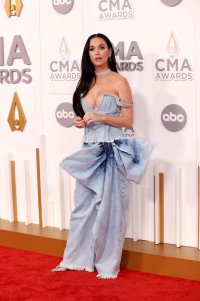 317909575_katy-perry-kperr1-9.jpg