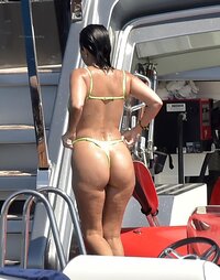 Kourtney-Kardashian-Pussy-Butt-Bikini-28-thefappeningblog.com1_.jpg