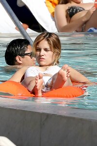 eiza gonzález in bikini 10.jpg
