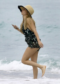 chanel west coast in beach (29).jpg