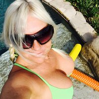 linda hogan al mare 04.jpg