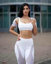 808l0vp7brq71.jpg