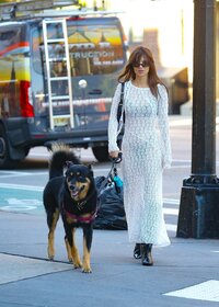 Emily_Ratajkowski_230921_new_york__9_.jpg