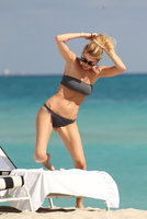 Alessia_Marcuzzi_Bikini_Candids_on_the_Beach_in_Miami_January_24_2013_29-01262013121916000000.jpg